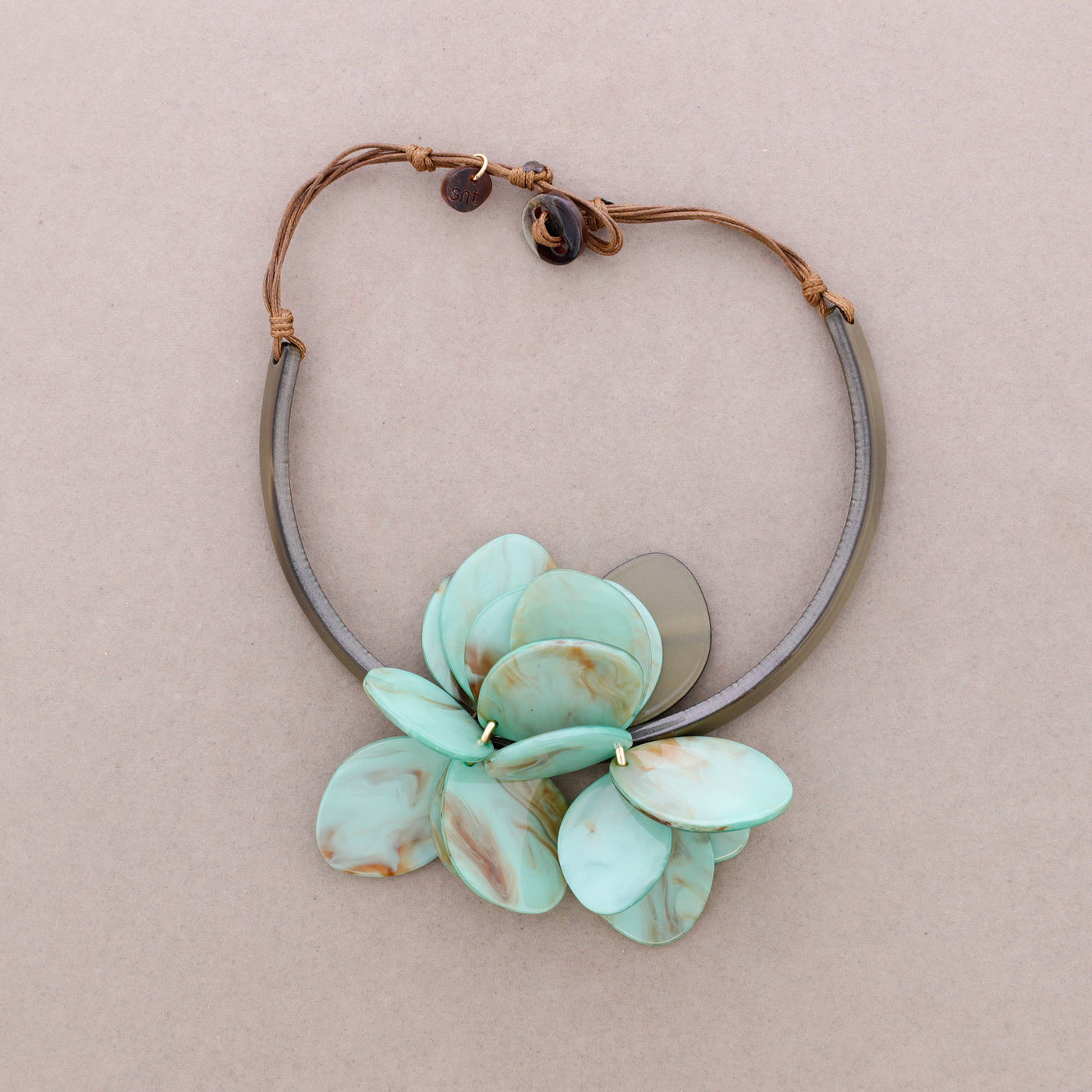 Collier Ras de Cou Fleur Résine: Vert menthe
