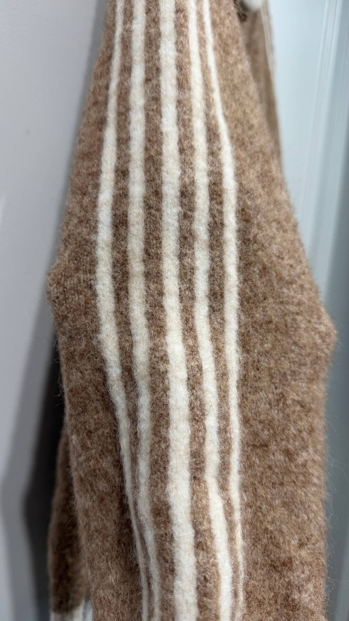 Pull maille rayures manches crochets