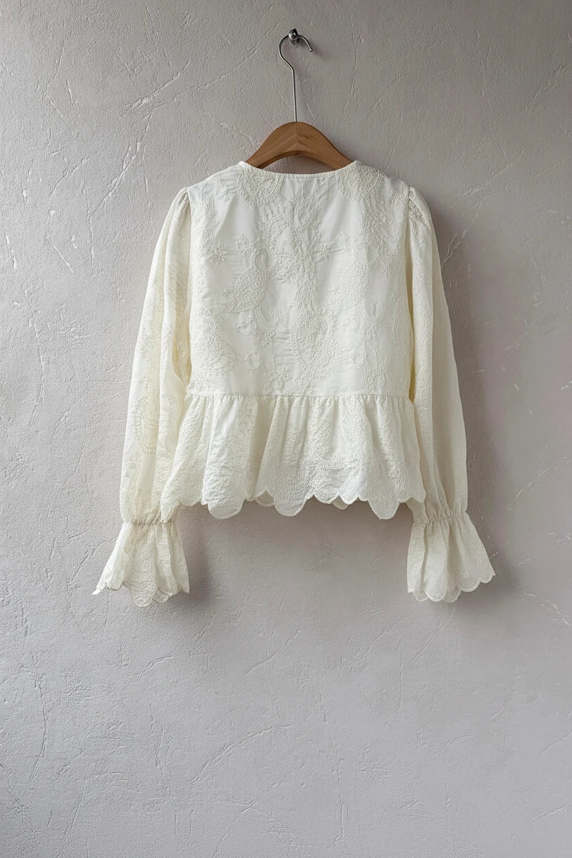 Blouse brodée à manches longues avec liens à nouer et volant