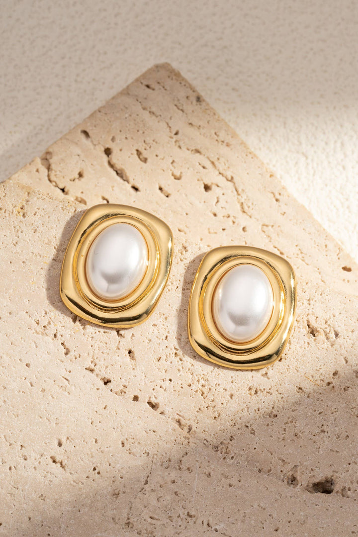 Boucles d’Oreilles Carrées Perle Blanche Cadre Doré Acier