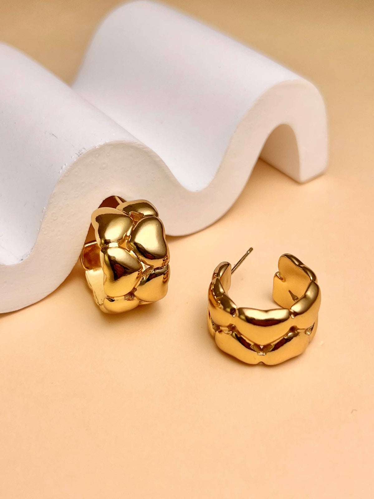 Boucle d'oreille creole avec petit coeur en acier inoxydable