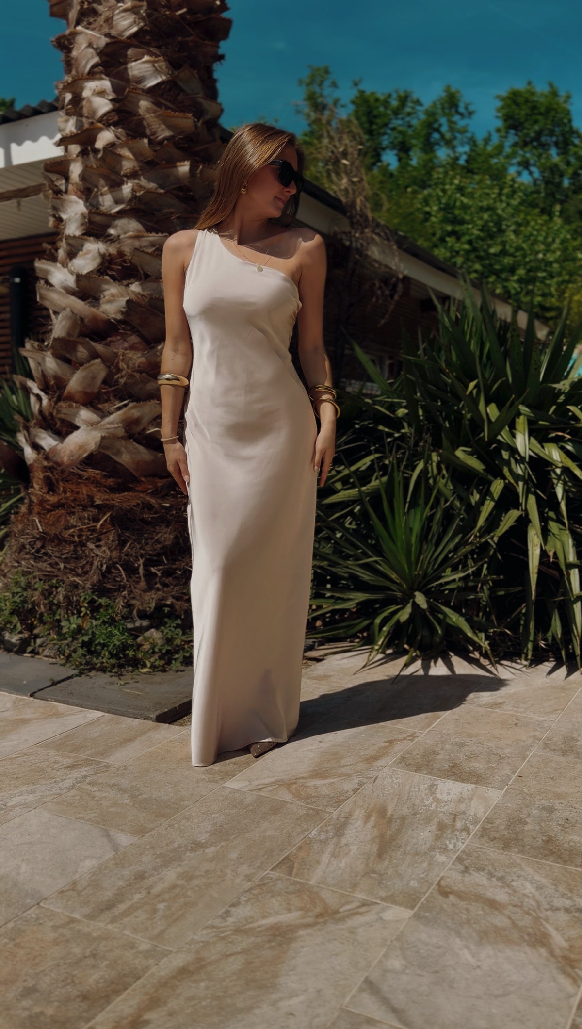 Robe Satin Une Bretelle Asymétrique