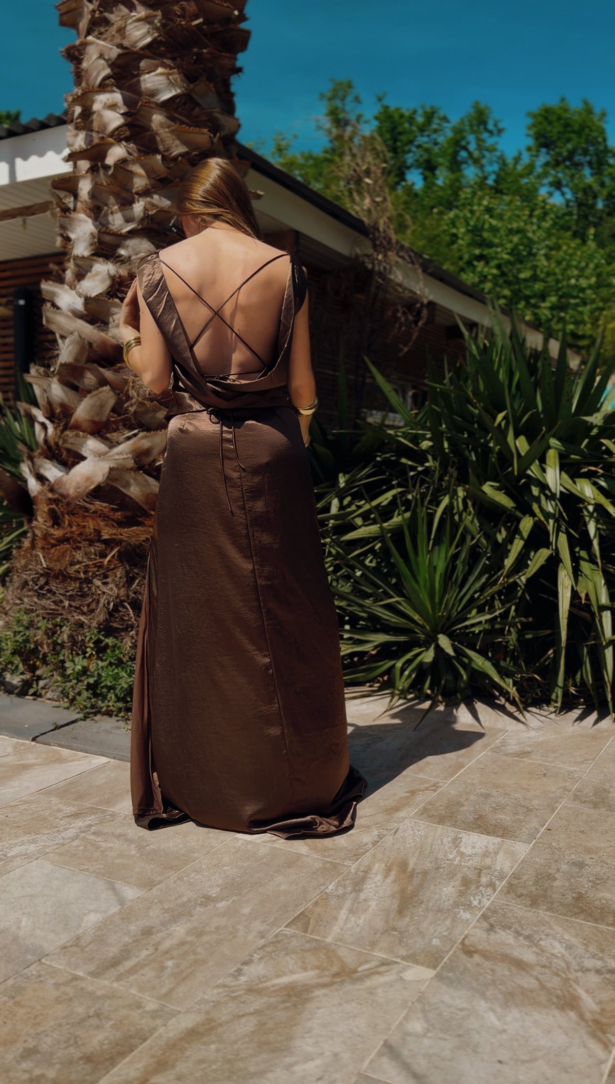 Robe Satin Chocolat à Traîne
