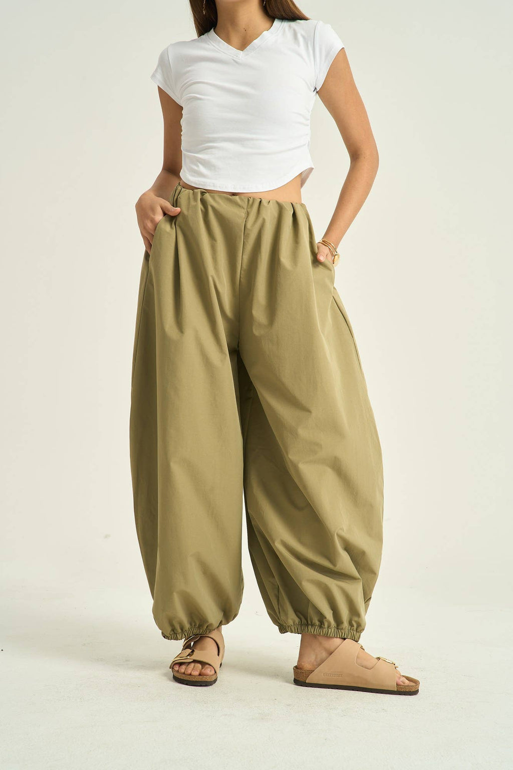 Pantalon large fluide bouffant à chevilles