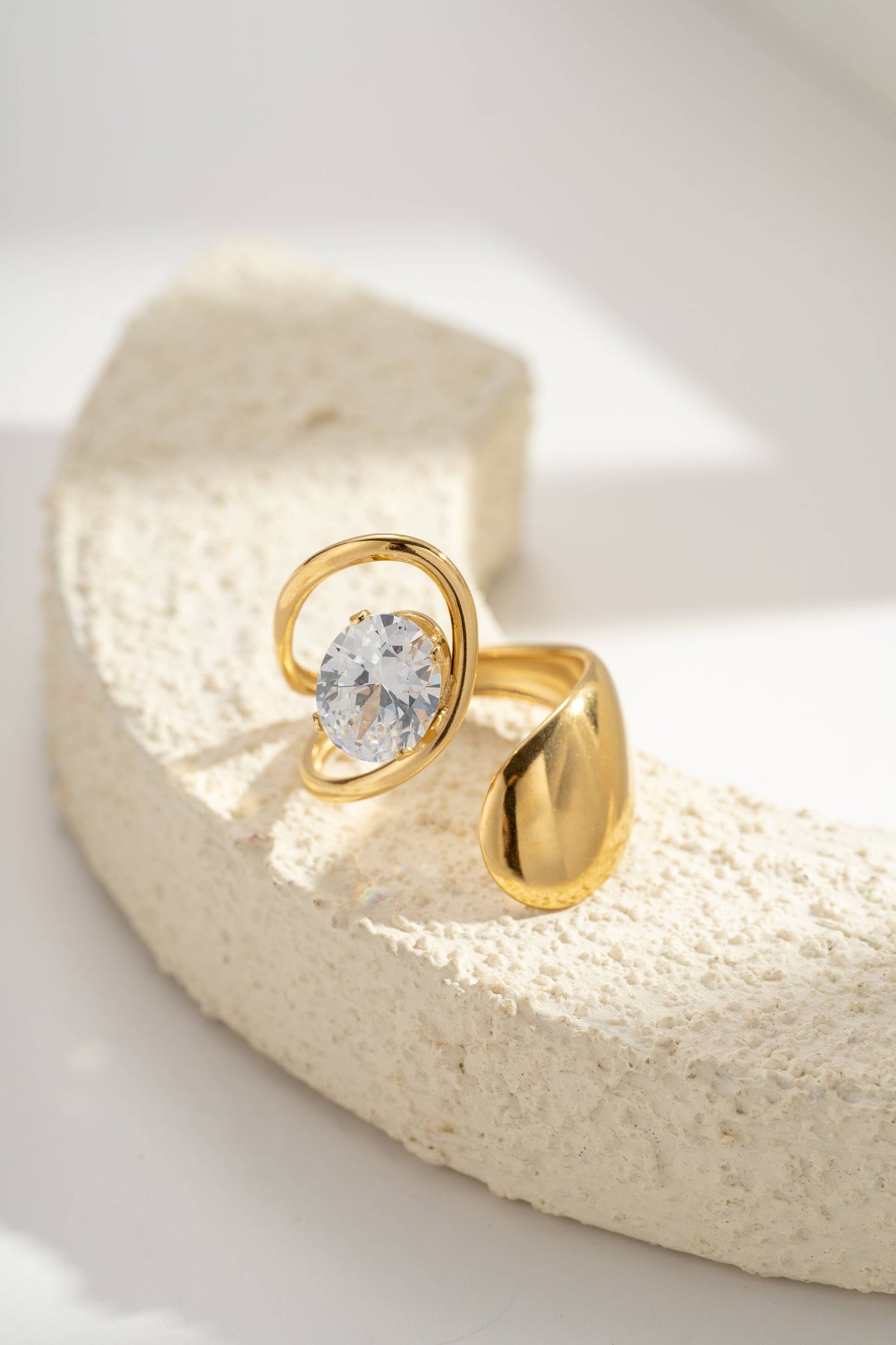 Bague moderne ajustable en acier inoxydable cristal clair