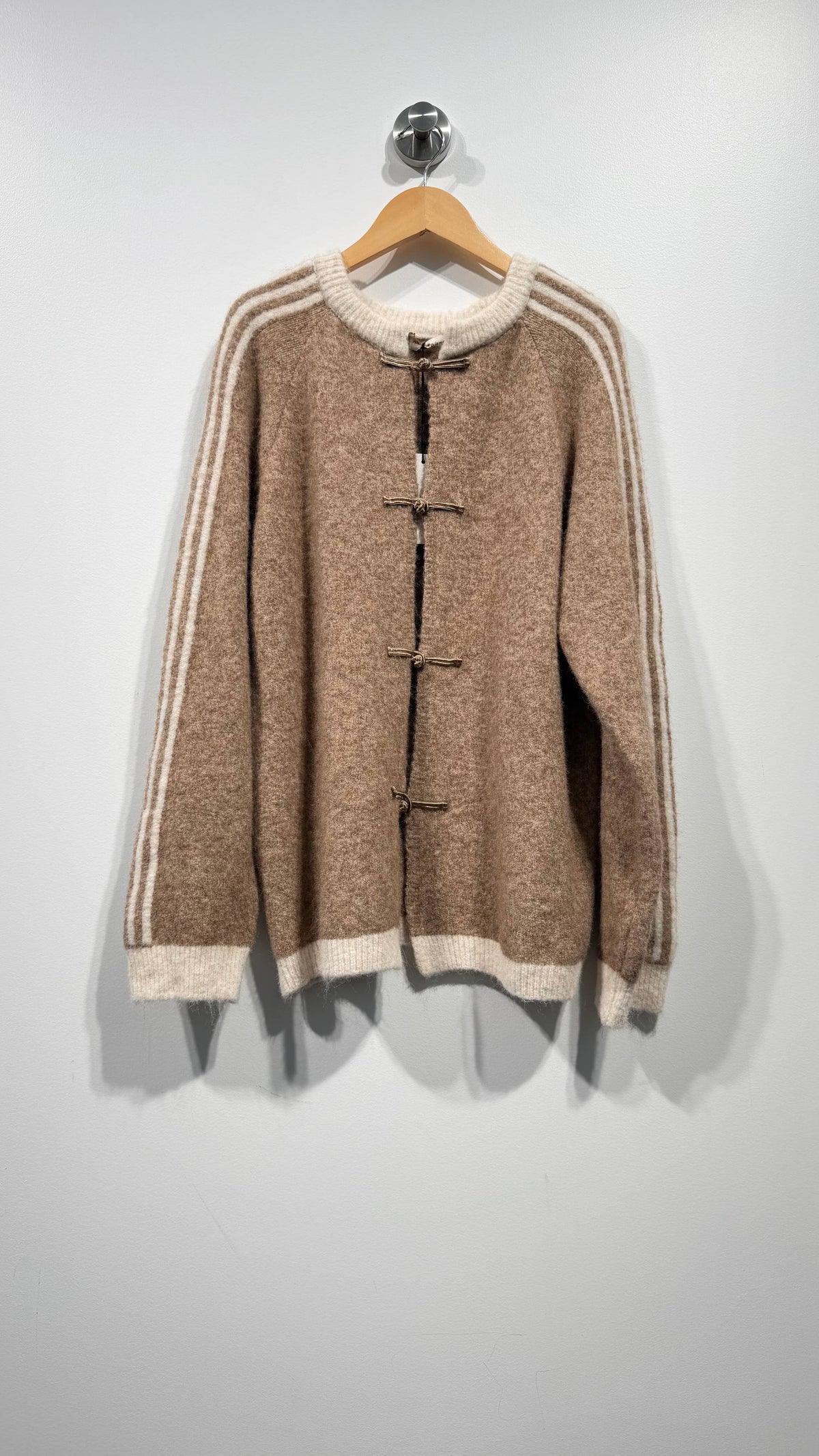 Pull maille rayures manches crochets